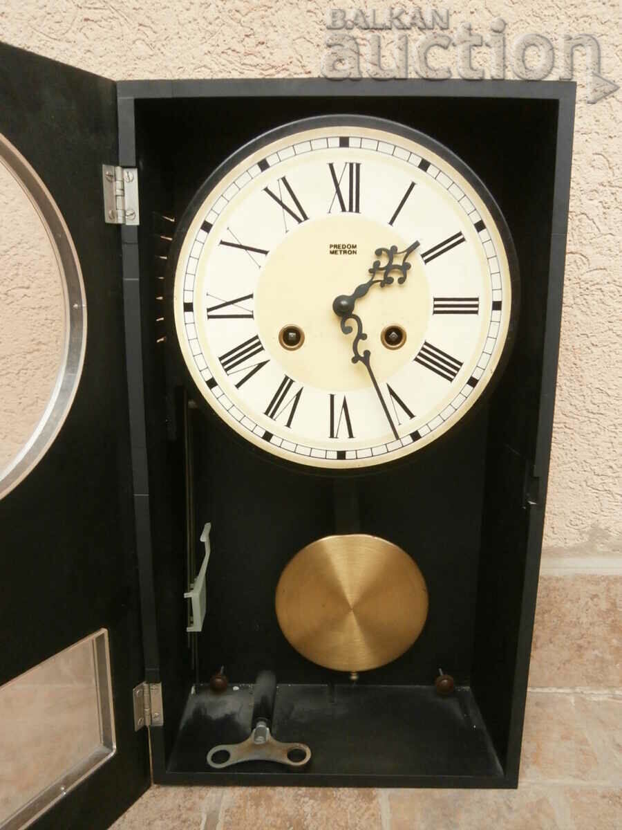 Ceas de perete retro METRON social vintage cu preț 125.00 BGN | € 63.91 Ceas de perete retro METRON social vintage cu preț 125.00 BGN | € 63.91