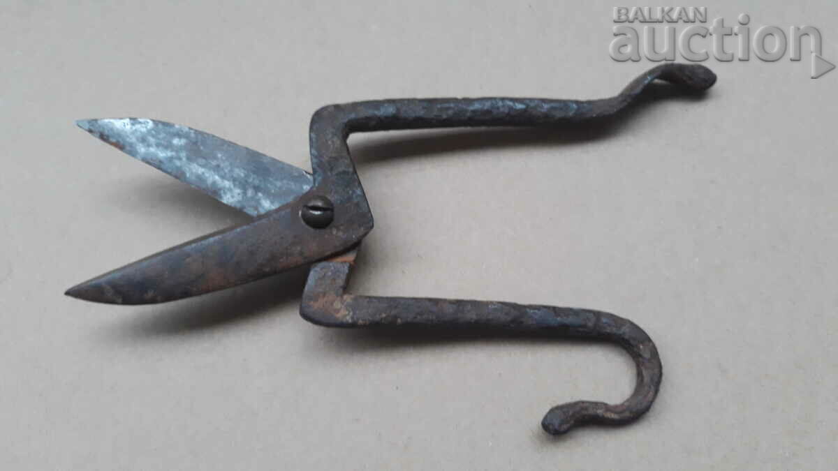 Delivery of antique small goldsmith's scissors from Kuyumji Delivery of antique small goldsmith's scissors from Kuyumji