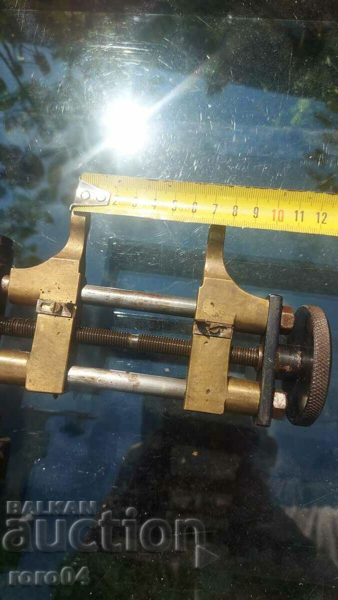 UNIQUE WATCH GLASS CUTTING MACHINE - 7 UNIQUE WATCH GLASS CUTTING MACHINE - 7