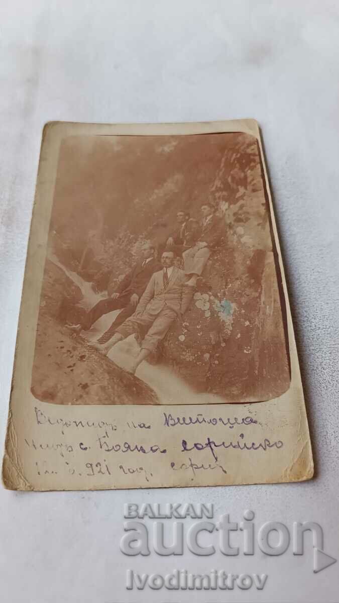Снимка Витоша Четирима млади мъже на Боянския водопад 1921