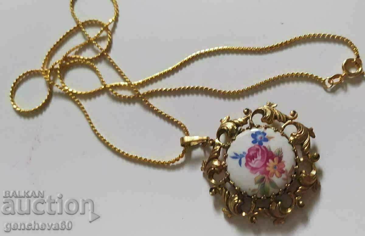 Vintage porcelain necklace, gold plated ITALY with price 50.00 BGN | € 25.56 Vintage porcelain necklace, gold plated ITALY with price 50.00 BGN | € 25.56