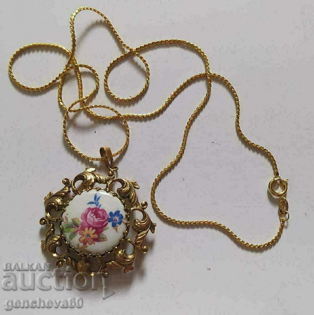 Auction Vintage porcelain necklace, gold plated ITALY Auction Vintage porcelain necklace, gold plated ITALY