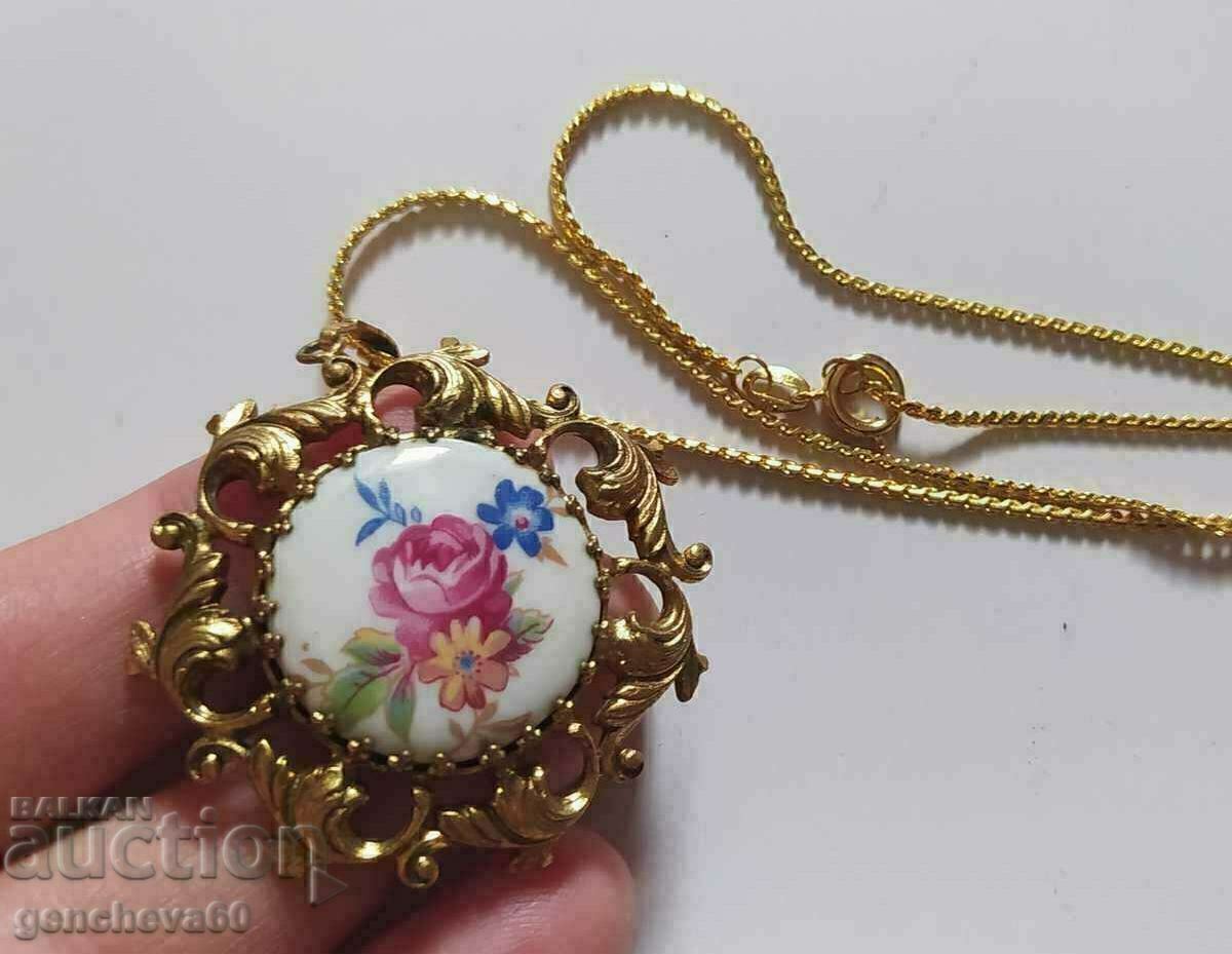 Delivery of Vintage porcelain necklace, gold plated ITALY