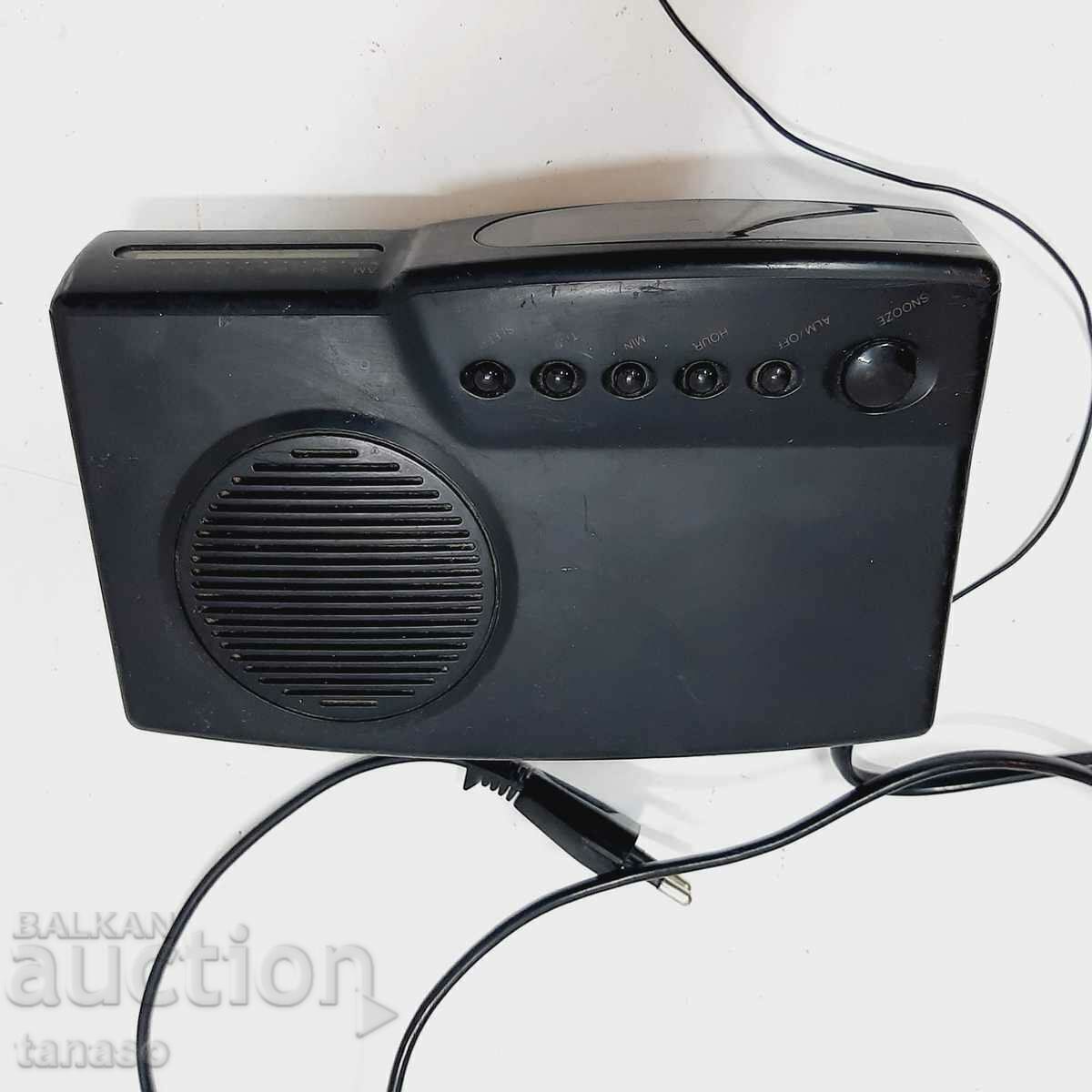 Licitație Radio cu ceas vechi (7,5)