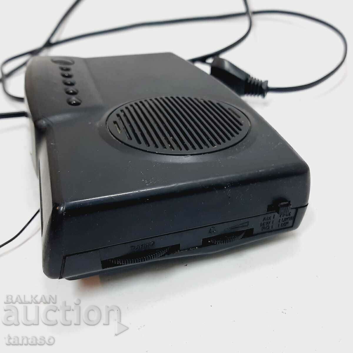 Livrarea Radio cu ceas vechi (7,5)