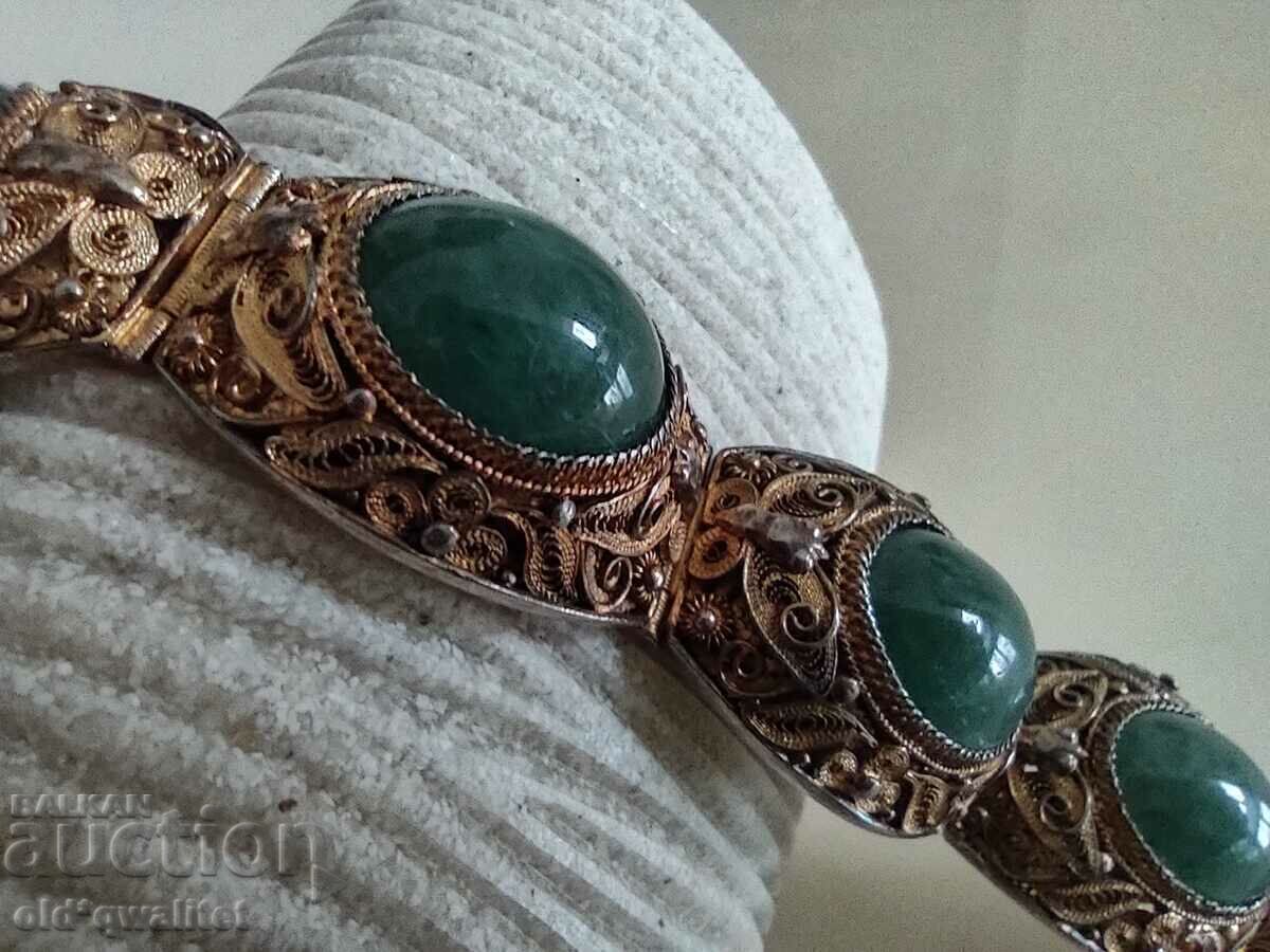 Аукцион Много стара сребърна гривна, фантастична с Нефрит, позлата Аукцион Много стара сребърна гривна, фантастична с Нефрит, позлата