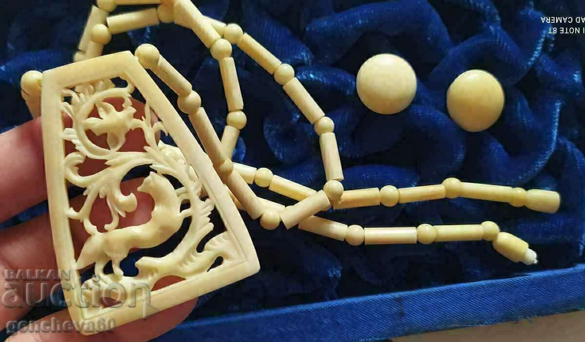 Licitație Colier și cercei VINTAGE Ivory, kips, argint Licitație Colier și cercei VINTAGE Ivory, kips, argint