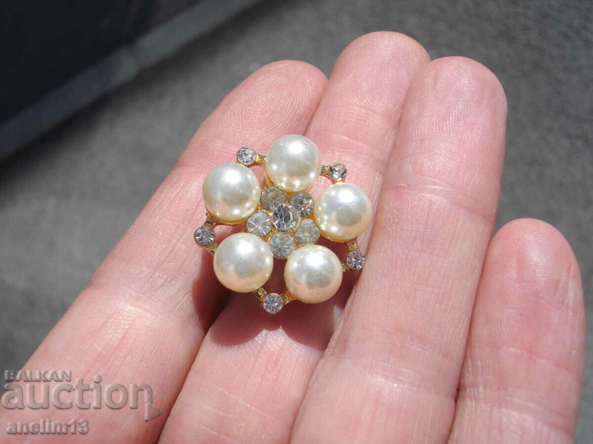 OLD GOLD PLATED PEARL BROOCH with price € 12.00 | 23.47 BGN OLD GOLD PLATED PEARL BROOCH with price € 12.00 | 23.47 BGN