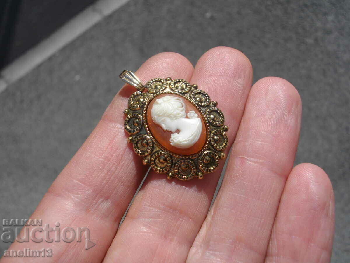 Licitație PENDANT VECHI CAMEO Licitație PENDANT VECHI CAMEO