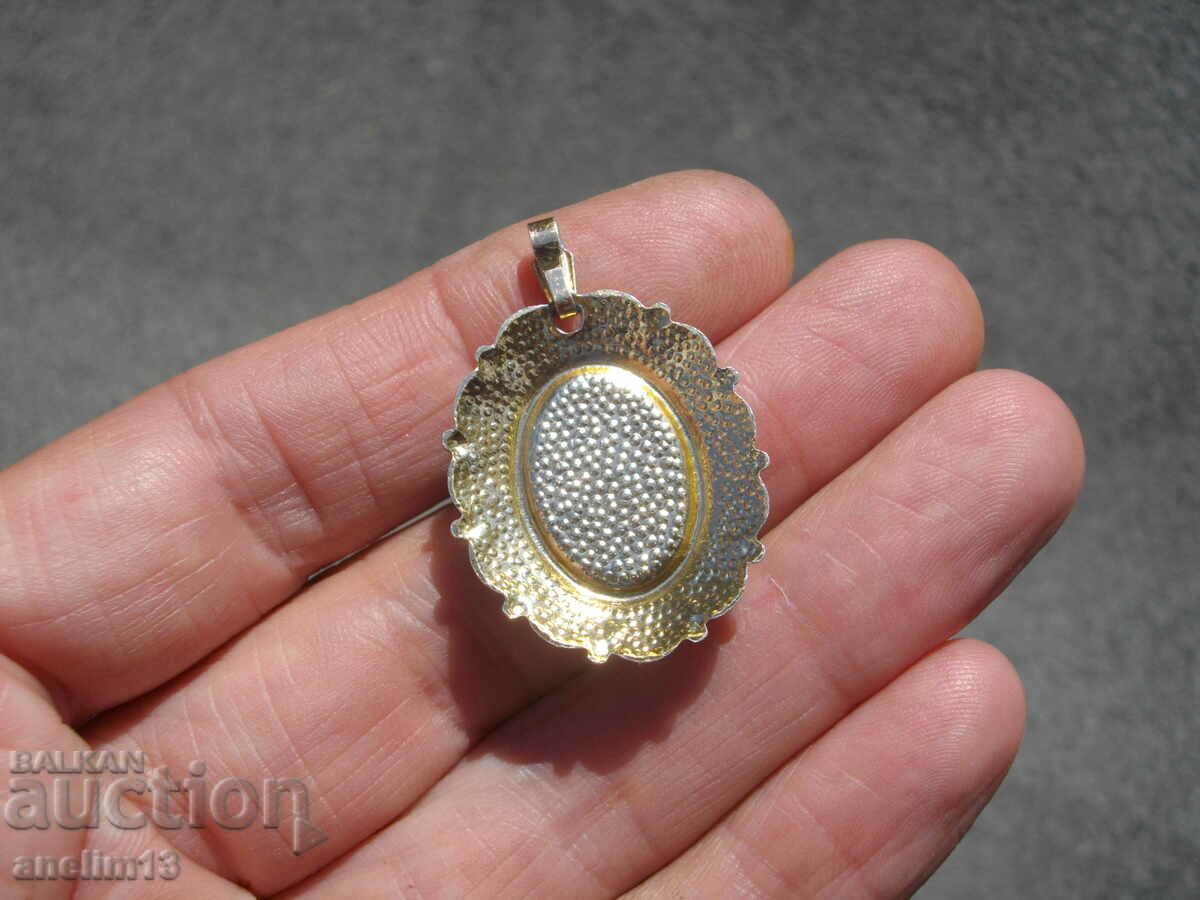 Livrarea PENDANT VECHI CAMEO Livrarea PENDANT VECHI CAMEO