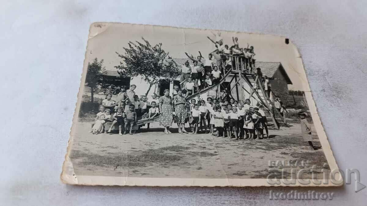 Снимка София Деца и учителки в градината Мария Луиза 1937