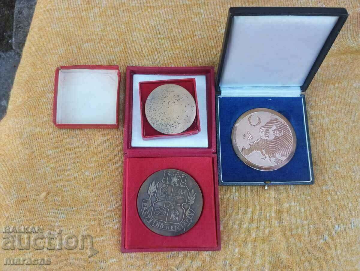 Placi sportive vechi cu preț € 11.25 | 22.00 BGN Placi sportive vechi cu preț € 11.25 | 22.00 BGN