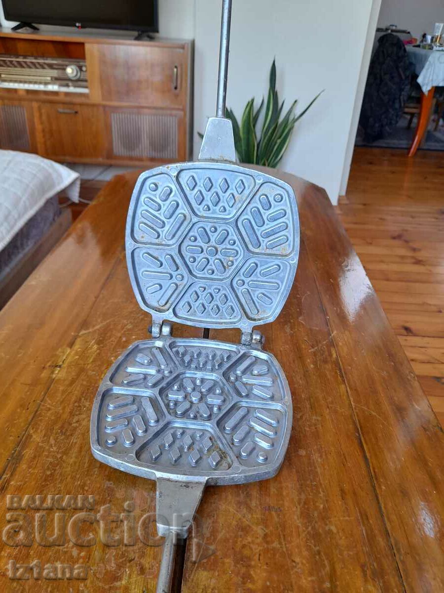 Auction Old form for sweets Auction Old form for sweets