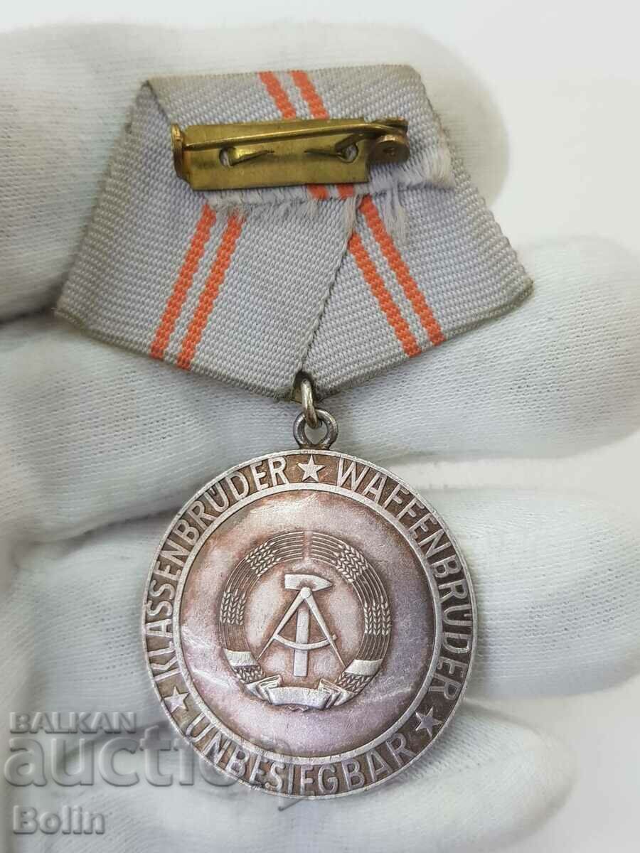 Σπάνιο ασημένιο γερμανικό στρατιωτικό μετάλλιο DDR με τιμή 65.00 BGN | € 33.23