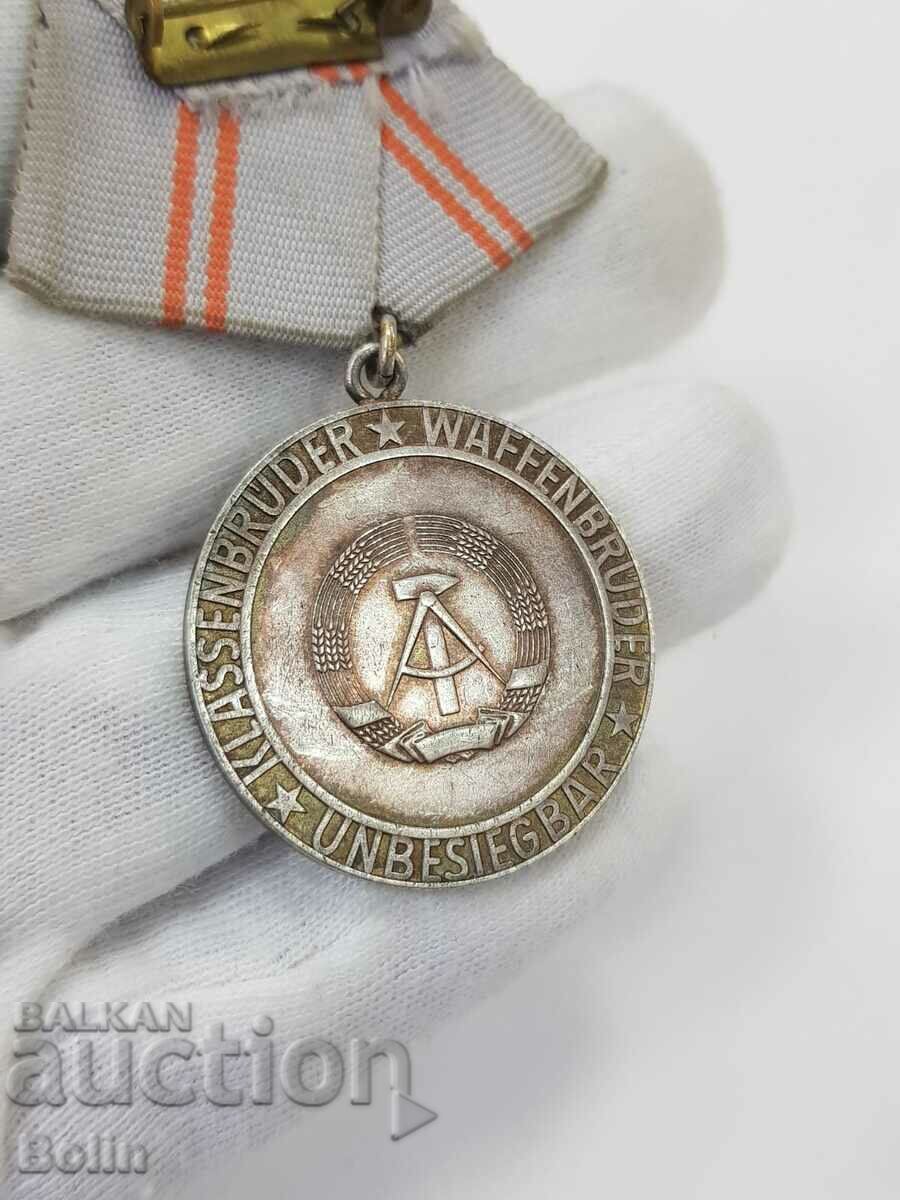 Παράδοση Σπάνιο ασημένιο γερμανικό στρατιωτικό μετάλλιο DDR