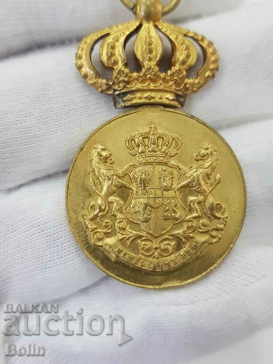 Romanian Royal Medal with gilt and crown - 6 Romanian Royal Medal with gilt and crown - 6