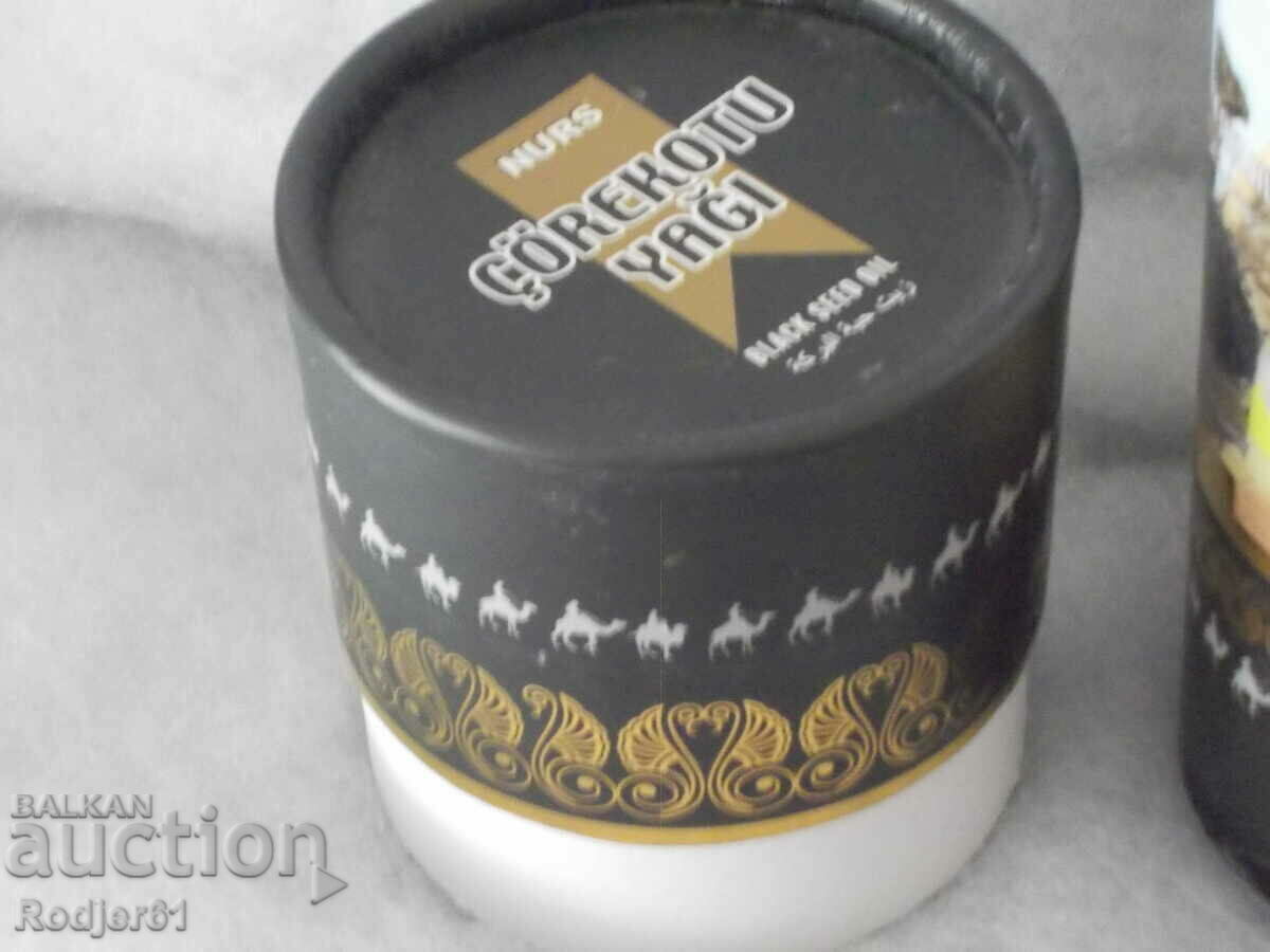 trinkets, souvenirs, interesting, strange - cardboard box - 5 trinkets, souvenirs, interesting, strange - cardboard box - 5