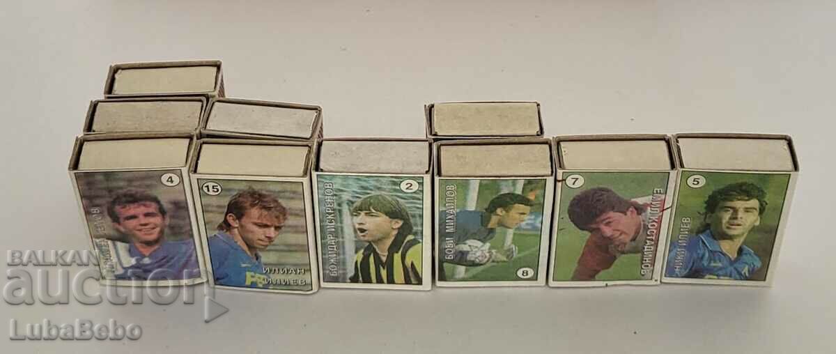 Meciuri bulgare cu imagini cu fotbaliști și mașini. cu preț 6.50 BGN | € 3.32