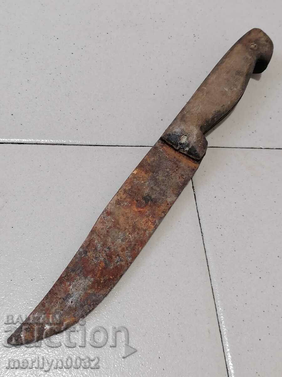 Ένα παλιό μαχαίρι χωρίς chereni και ένα στιλέτο λεπίδας kania