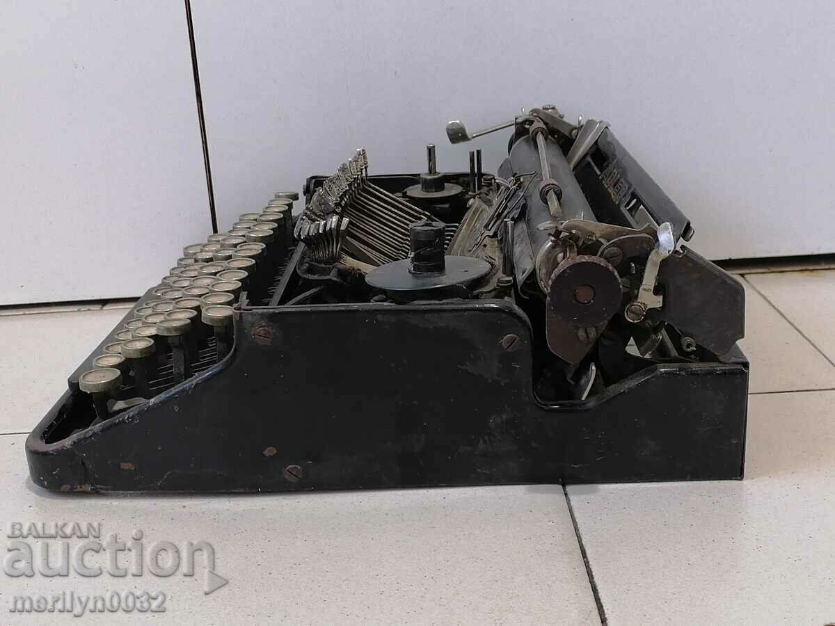Licitație Mașina de scris Adler germană Adler în chirilic WW1 WW2 Licitație Mașina de scris Adler germană Adler în chirilic WW1 WW2