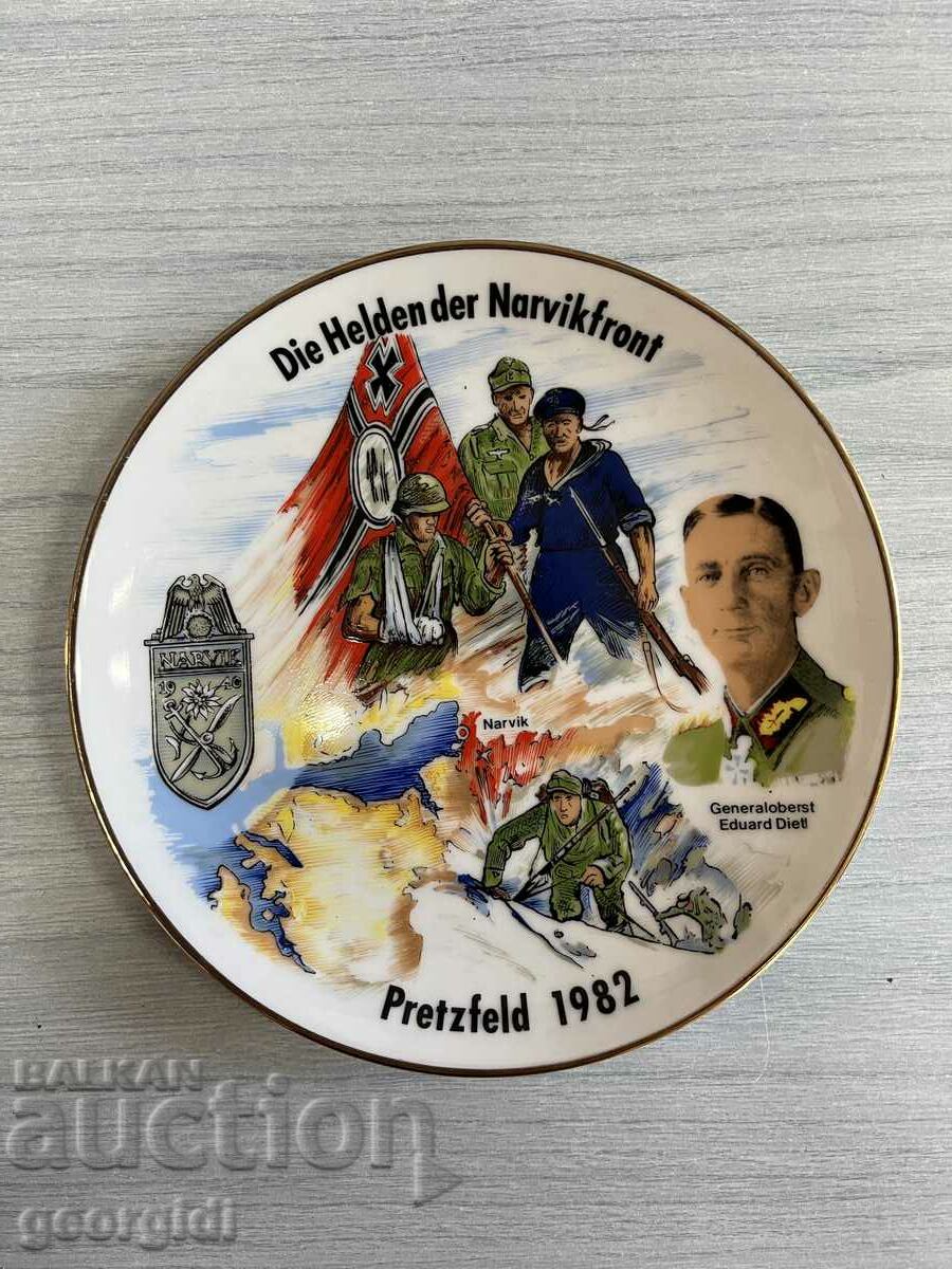 Немска ръчно рисувана порцеланова чиния. №4473