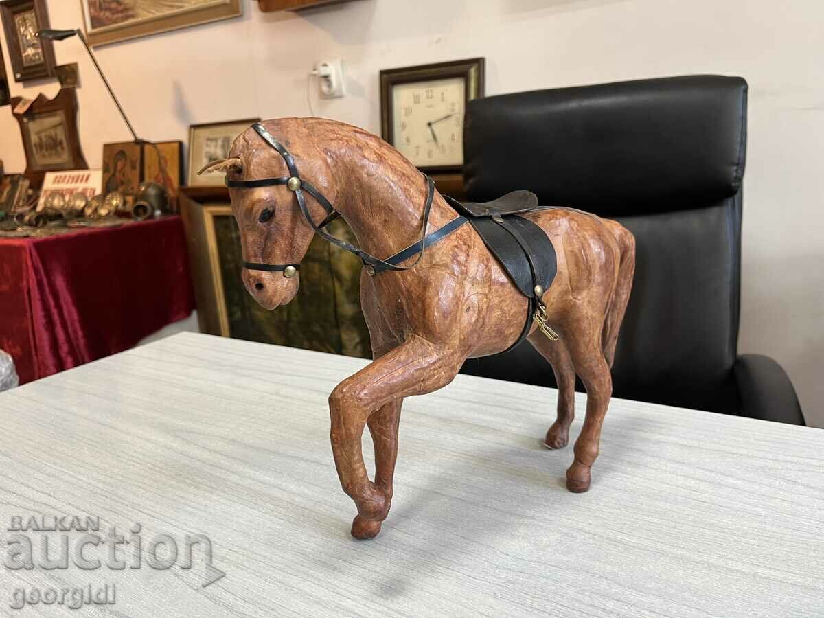 Figura veche din piele a unui cal. #4477