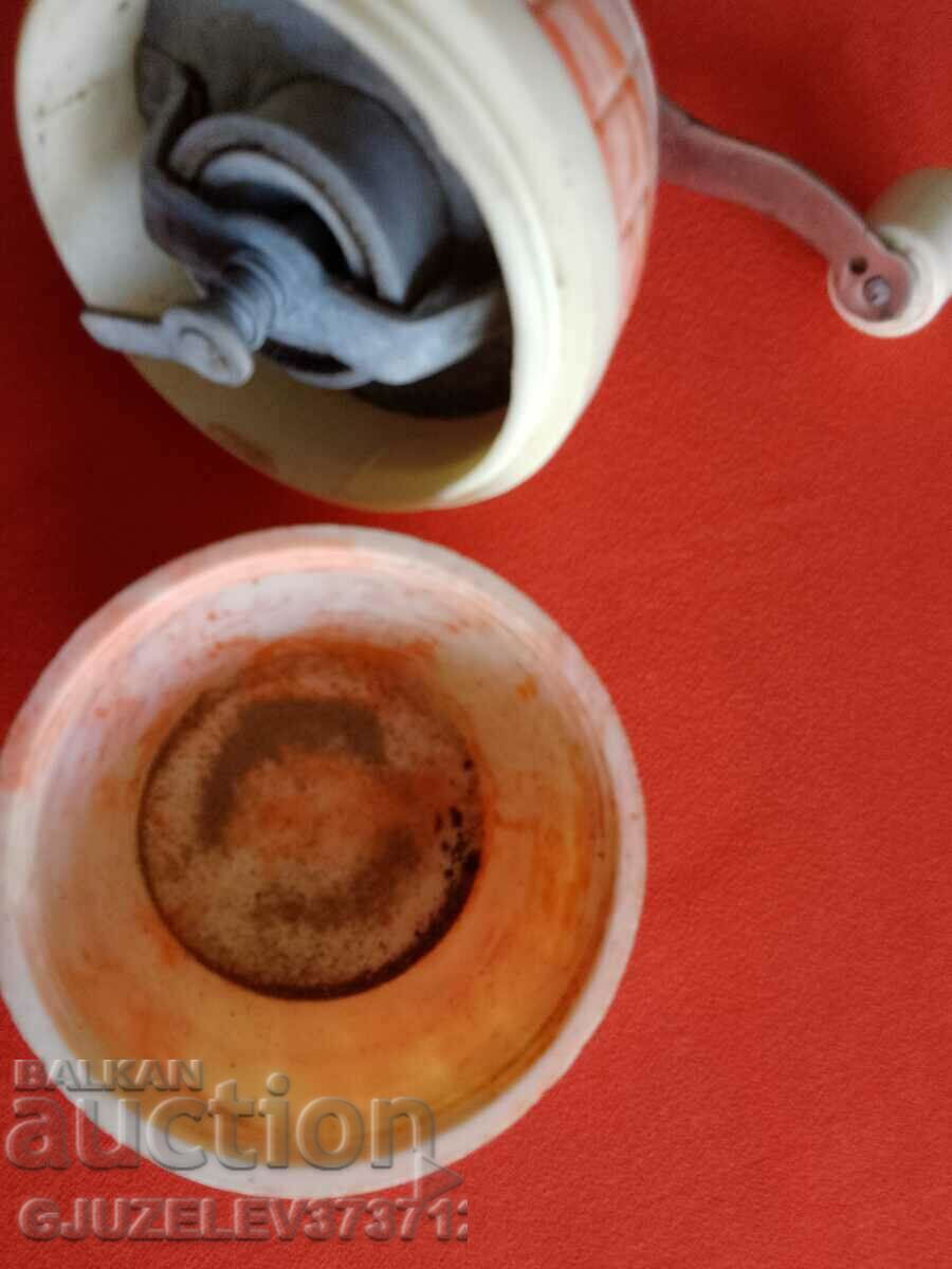 Resita Bakelite Collector Grinder with price 69.00 BGN | € 35.28 Resita Bakelite Collector Grinder with price 69.00 BGN | € 35.28