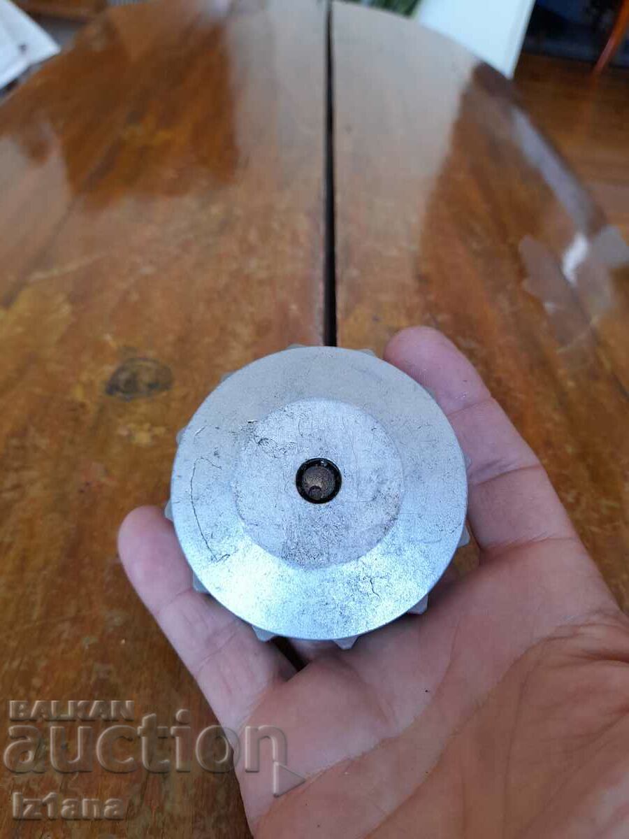 Old tank cap with price 10.00 BGN | € 5.11