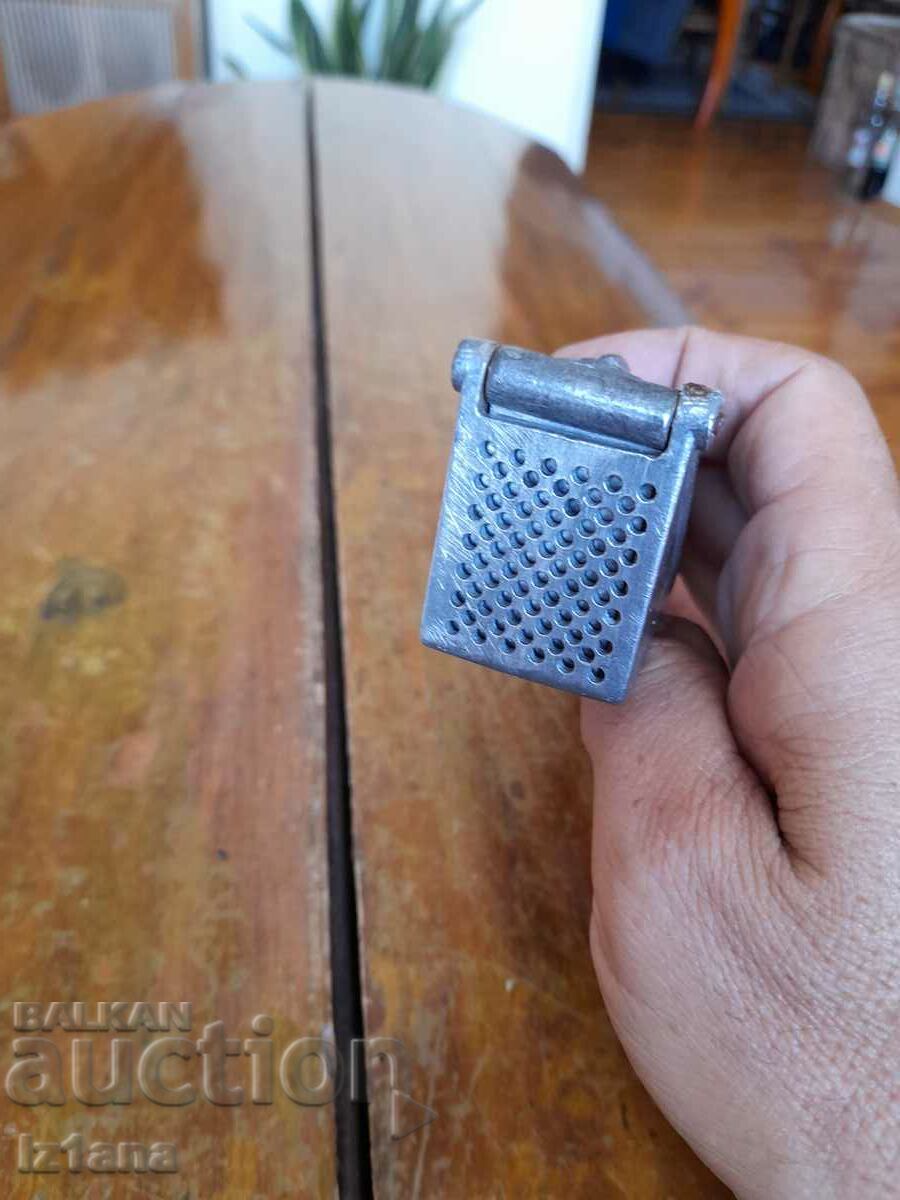 Delivery of Old aluminum garlic press Delivery of Old aluminum garlic press