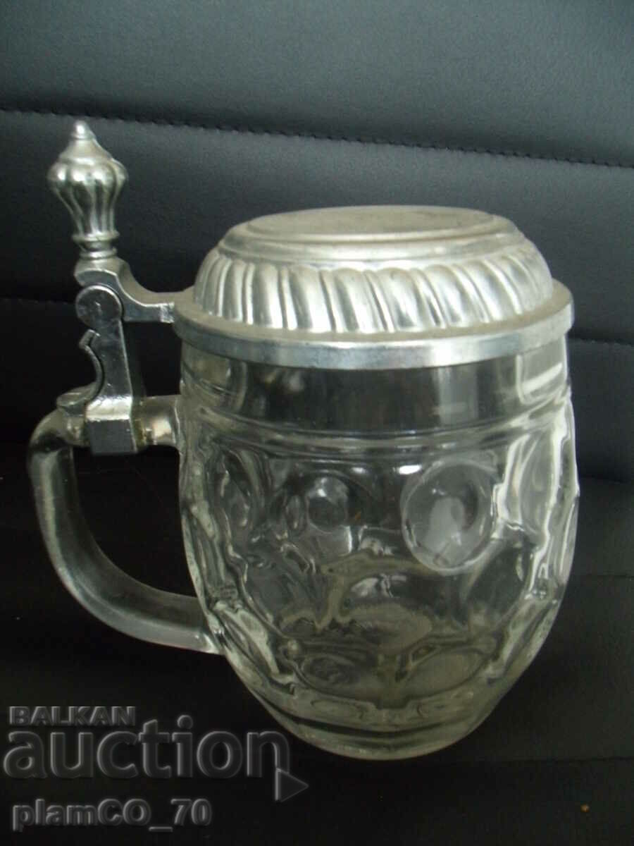 Δημοπρασία #*7111 παλιά γυάλινη κούπα με μεταλλικό καπάκι Δημοπρασία #*7111 παλιά γυάλινη κούπα με μεταλλικό καπάκι