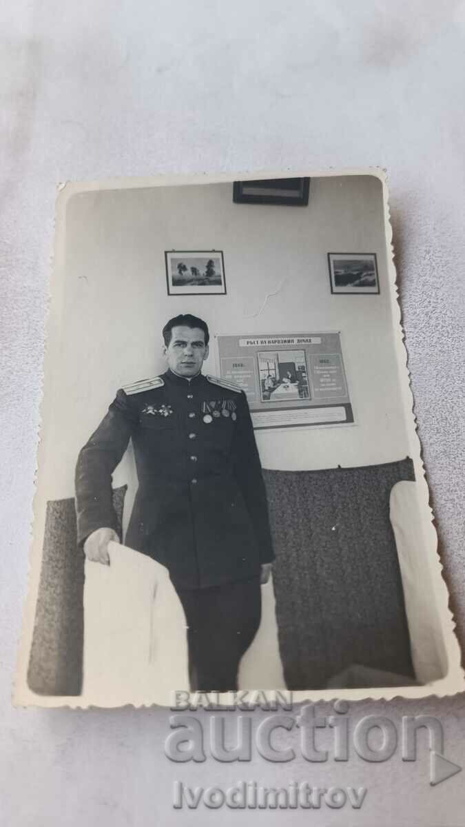 Φωτογραφία Αντισυνταγματάρχης με διαταγές και μετάλλια