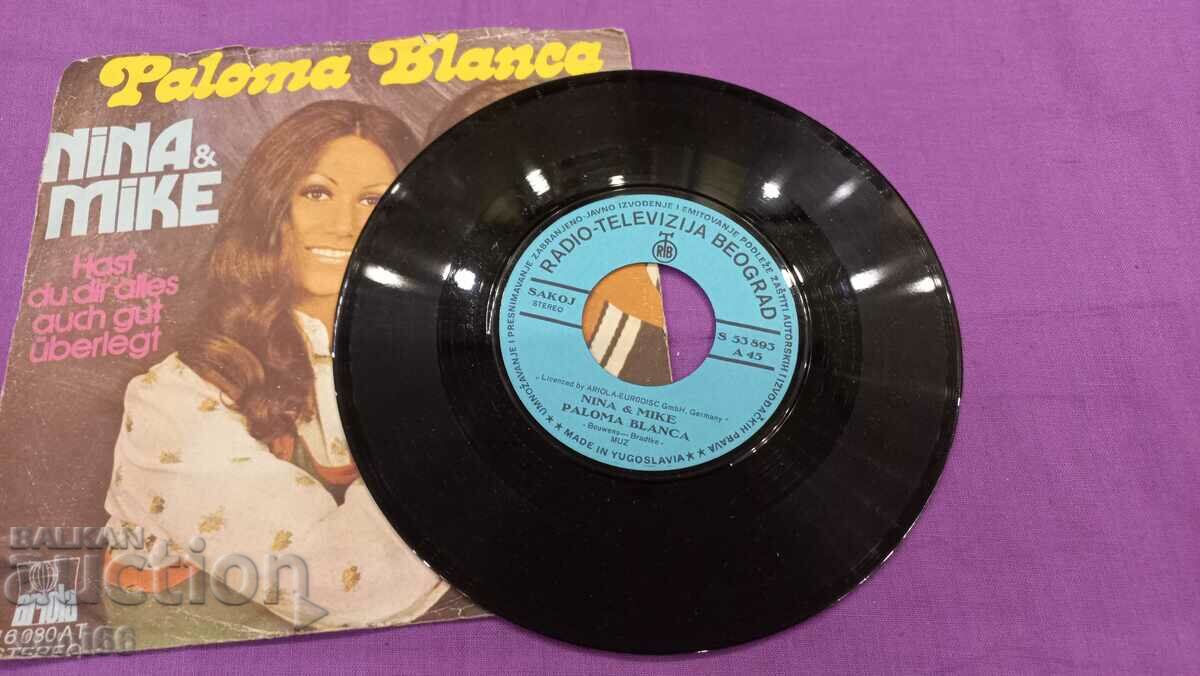 Gramophone record - small format Nina & Mike with price 1.50 BGN | € 0.77 Gramophone record - small format Nina & Mike with price 1.50 BGN | € 0.77