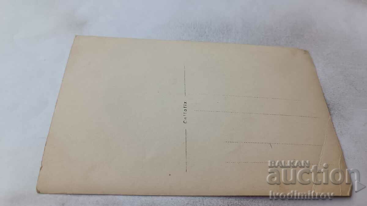 Φωτογραφία Άνδρες και γυναίκες μπροστά σε μια μεγάλη θημωνιά με τιμή 1.75 BGN | € 0.89 Φωτογραφία Άνδρες και γυναίκες μπροστά σε μια μεγάλη θημωνιά με τιμή 1.75 BGN | € 0.89