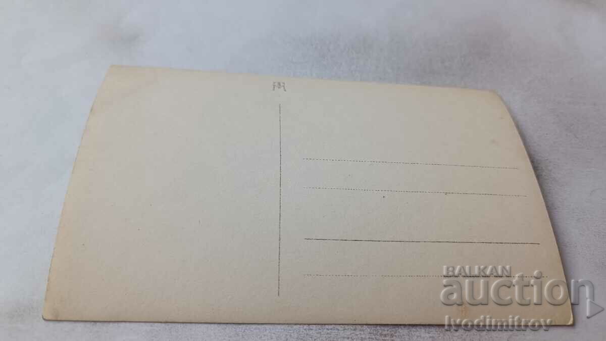 Φωτογραφία Άνδρες γυναίκες και παιδιά μπροστά σε θημωνιές με τιμή 1.75 BGN | € 0.89 Φωτογραφία Άνδρες γυναίκες και παιδιά μπροστά σε θημωνιές με τιμή 1.75 BGN | € 0.89