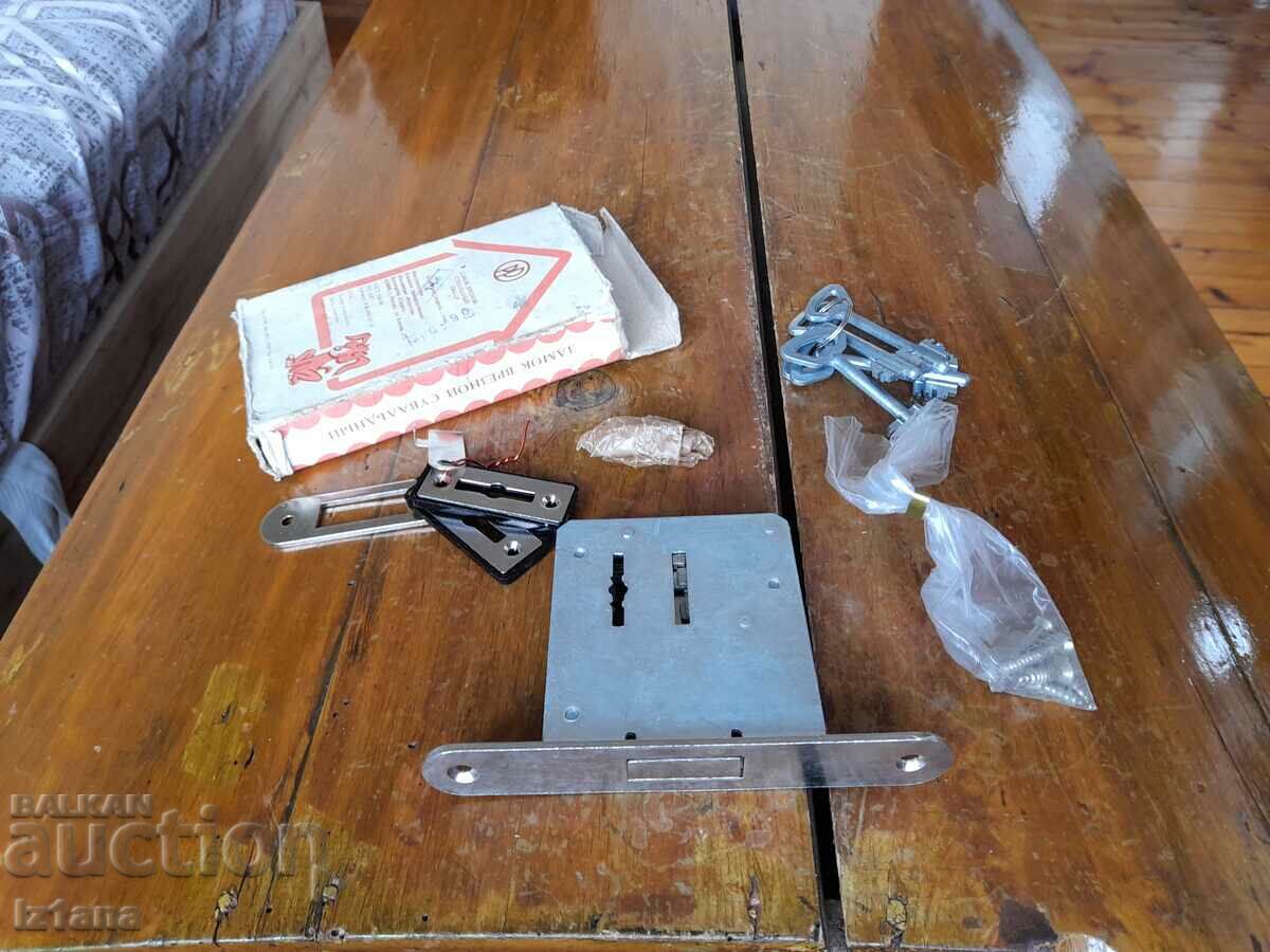 Old lock with price 40.00 BGN | € 20.45 Old lock with price 40.00 BGN | € 20.45