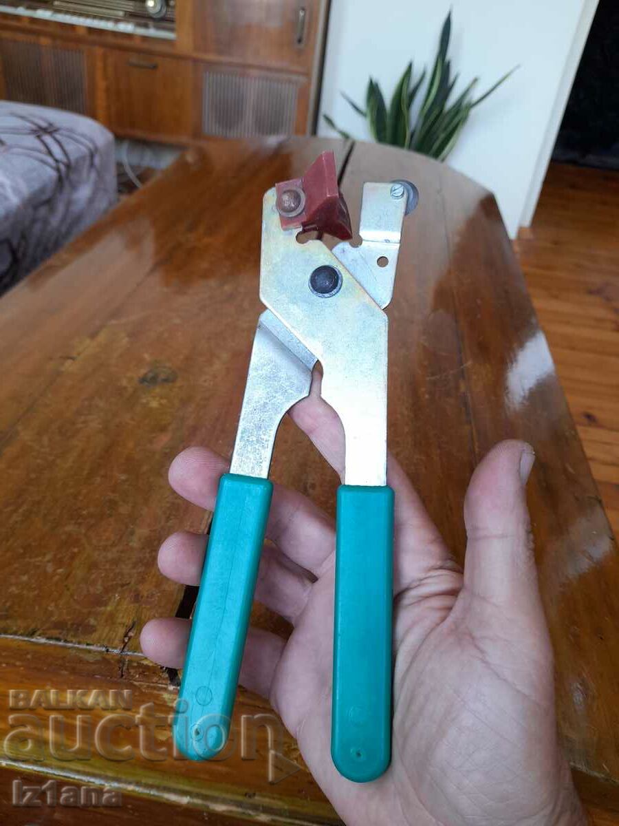 Old ceramic tile pliers with price 25.00 BGN | € 12.78