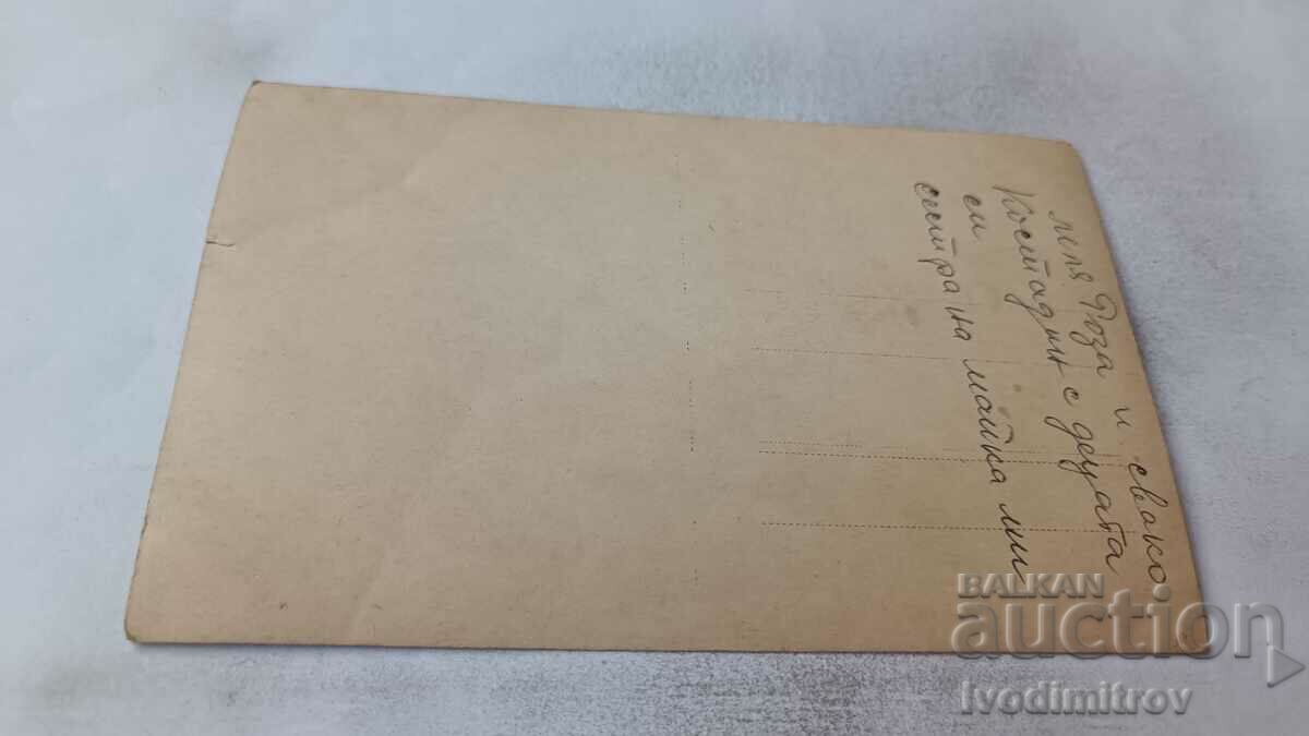 Снимка Офицер жена и три деца с цена 1.45 лв. | € 0.74 Снимка Офицер жена и три деца с цена 1.45 лв. | € 0.74