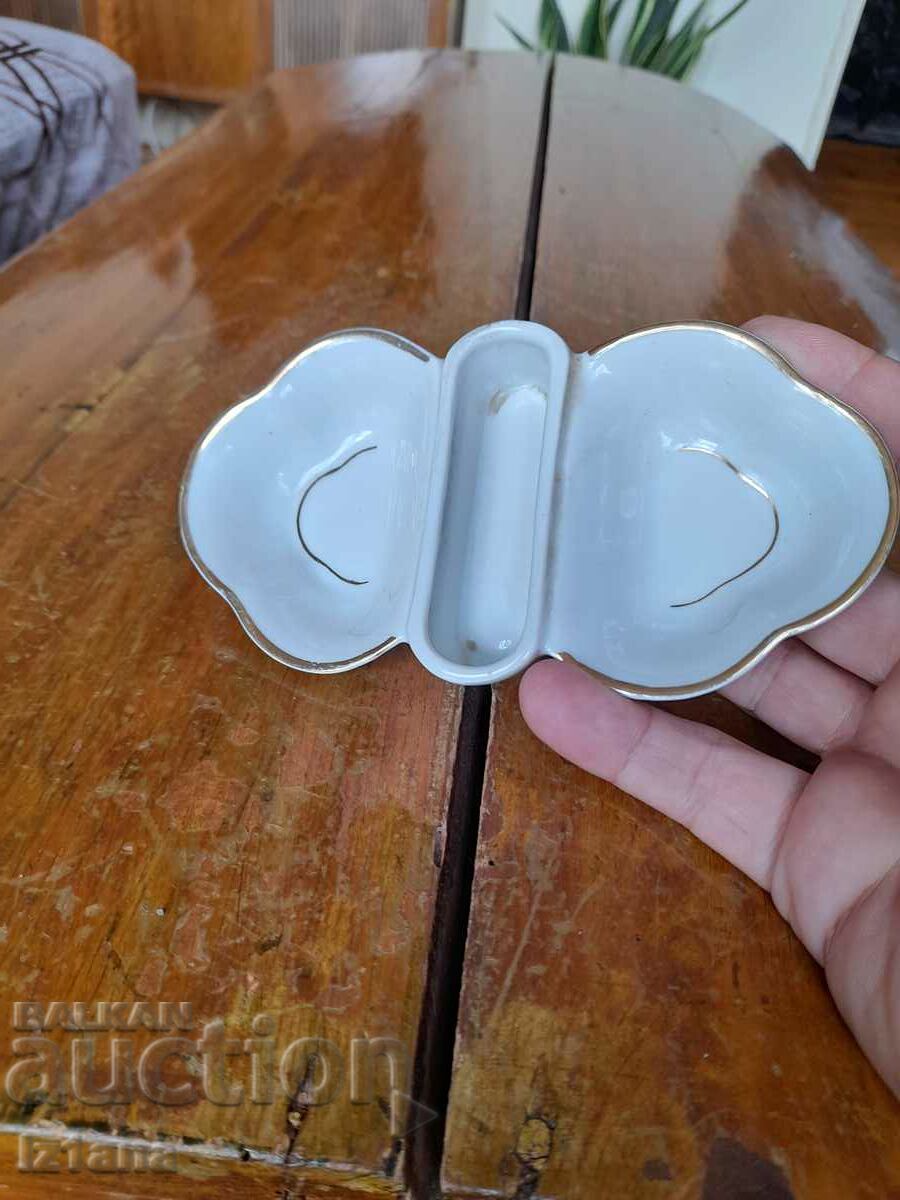 Delivery of Old Porcelain Salt Delivery of Old Porcelain Salt