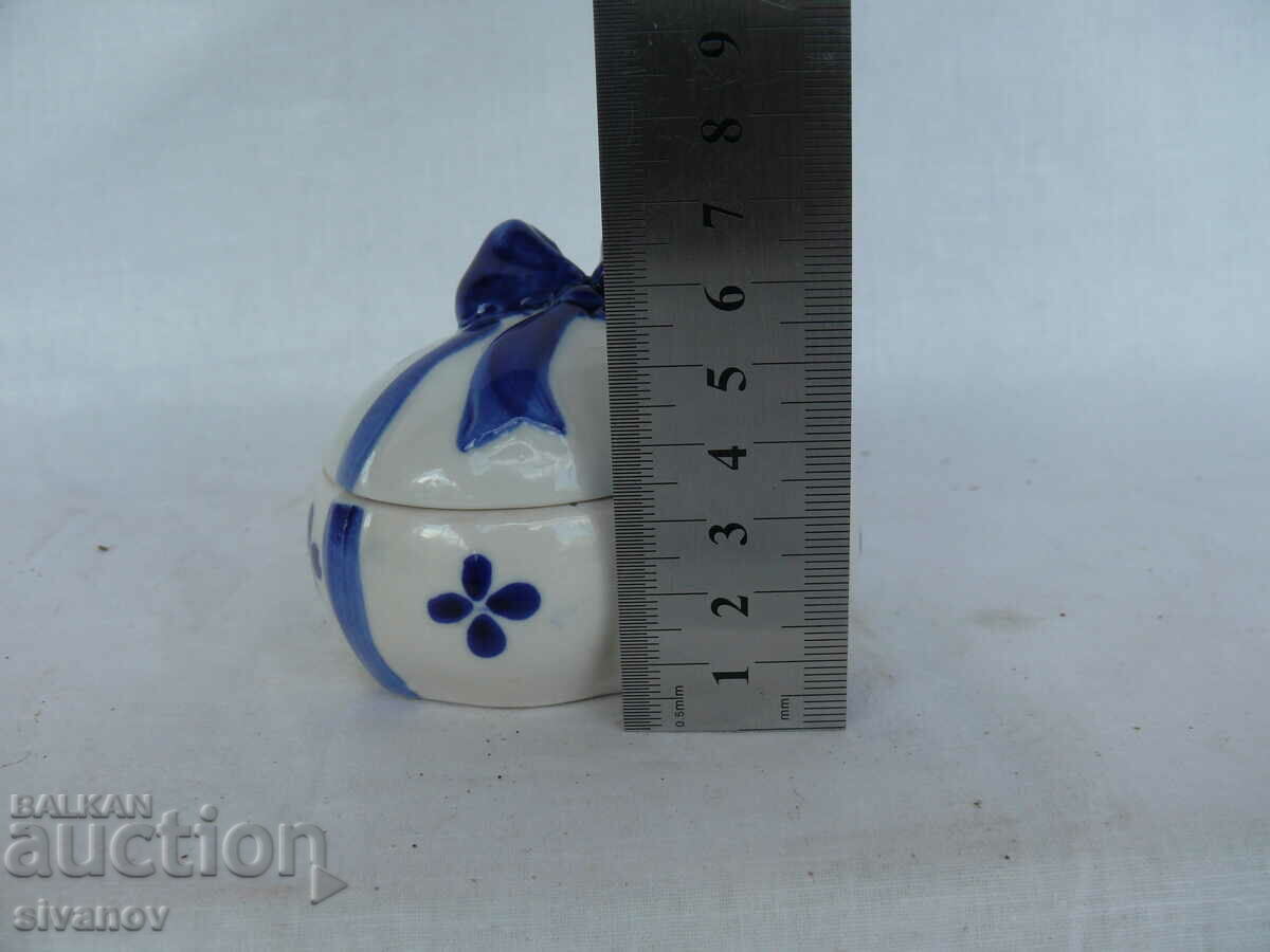 Interesting porcelain box #1512 - 7 Interesting porcelain box #1512 - 7