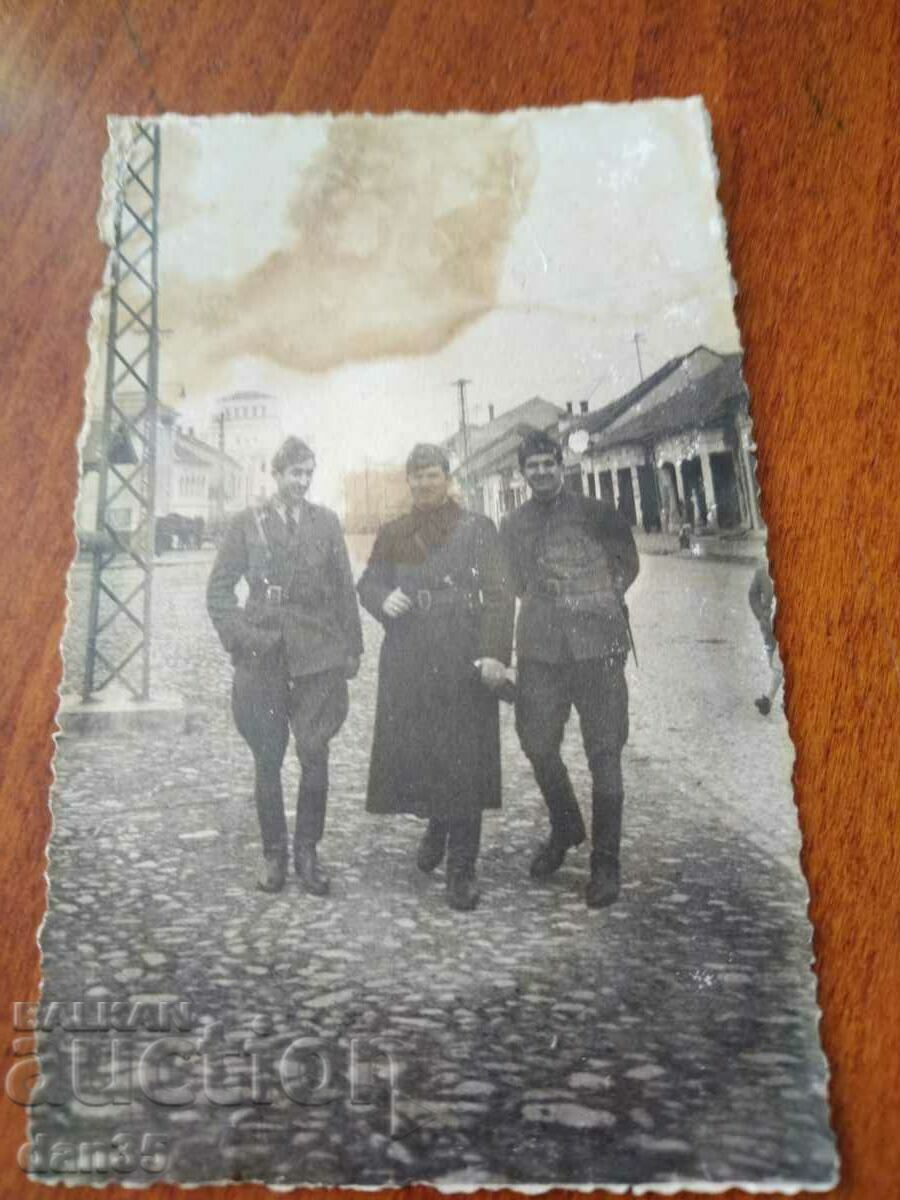 OLD PHOTO SOLDIERS