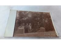 Foto Tineret și cinci fete tinere 1928
