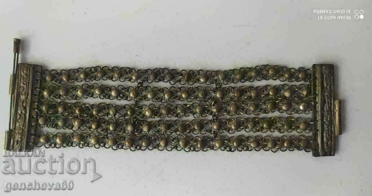 ΒΡΑΧΙΟΛΙ ΑΝΑΓΕΝΝΗΣΗΣ με τιμή € 50.00 | 97.79 BGN