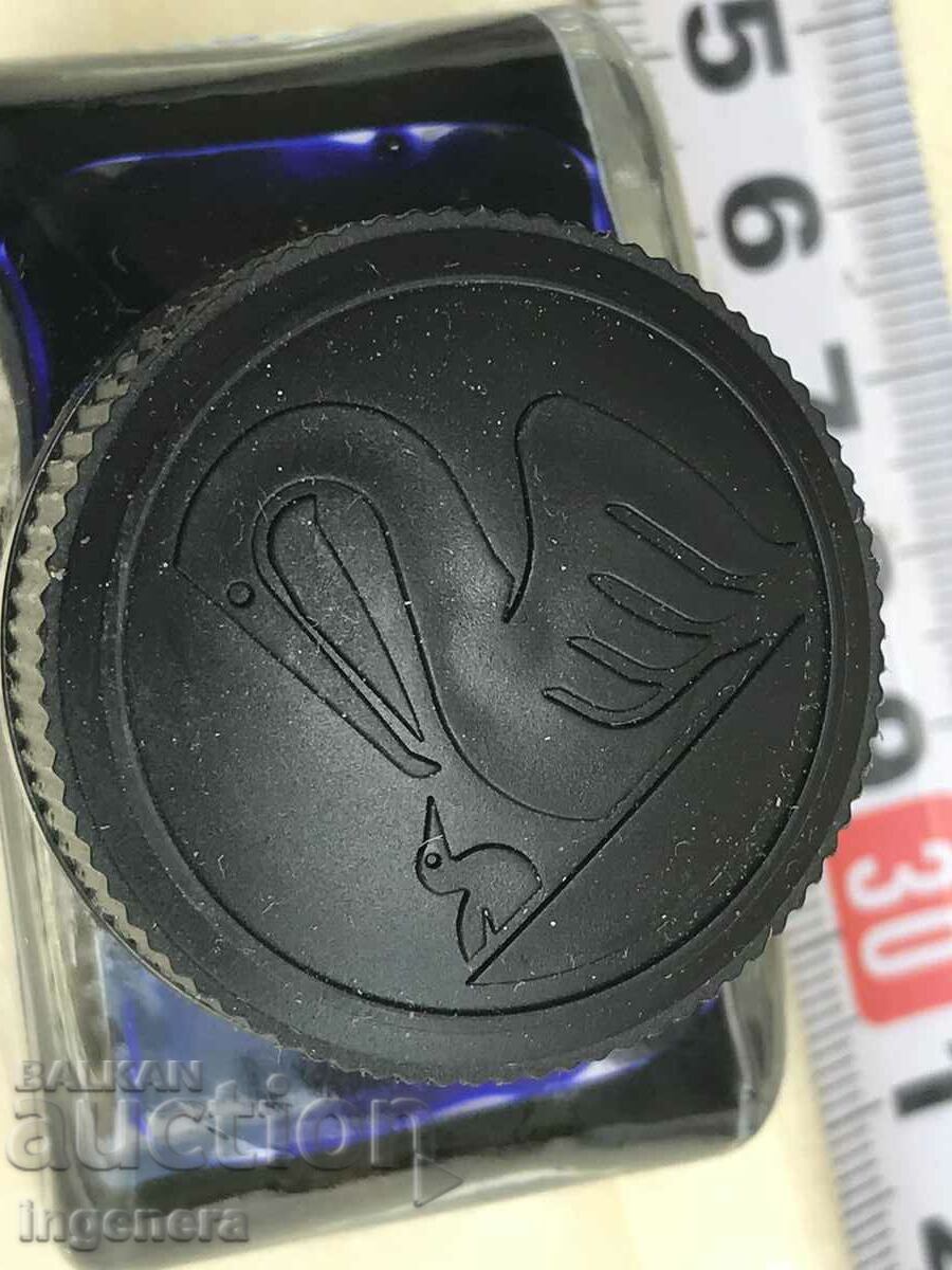 Delivery of BOTTLE FULL OF PELICAN INK Delivery of BOTTLE FULL OF PELICAN INK