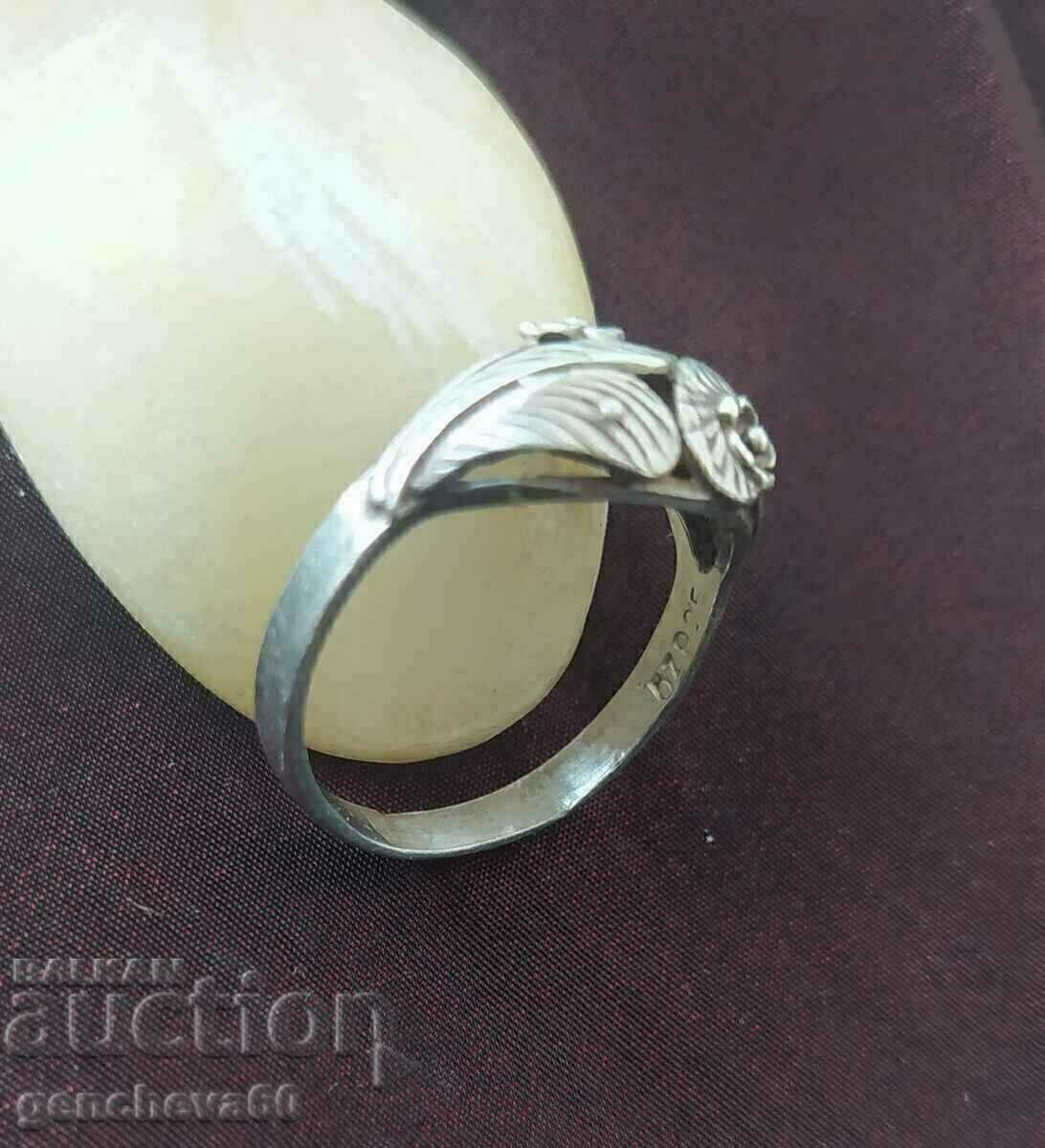 Inel de argint antic cu preț 25.00 BGN | € 12.78 Inel de argint antic cu preț 25.00 BGN | € 12.78