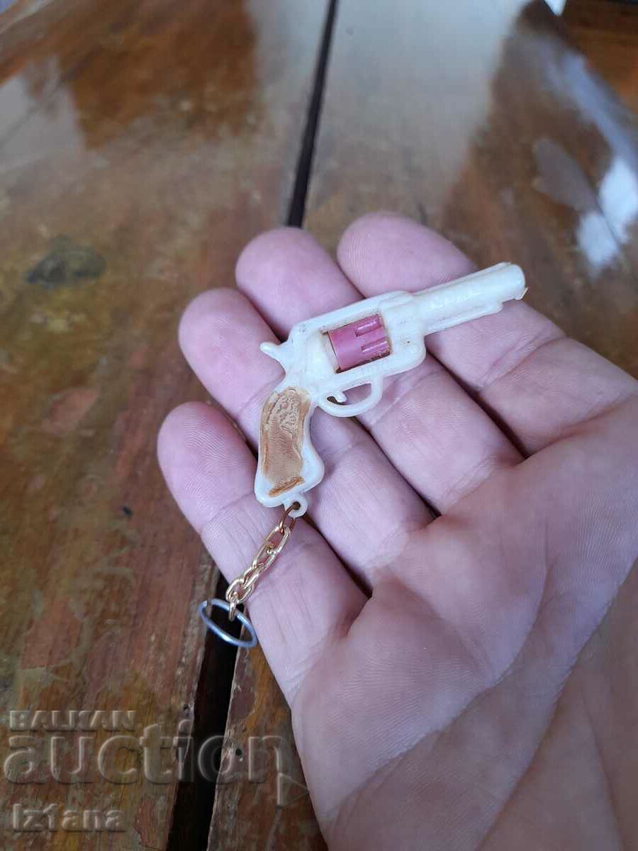 Auction An old key ring Auction An old key ring