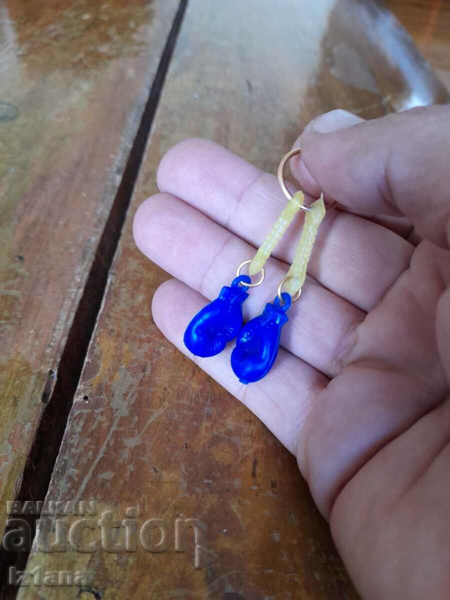 An old keychain with price 10.00 BGN | € 5.11 An old keychain with price 10.00 BGN | € 5.11