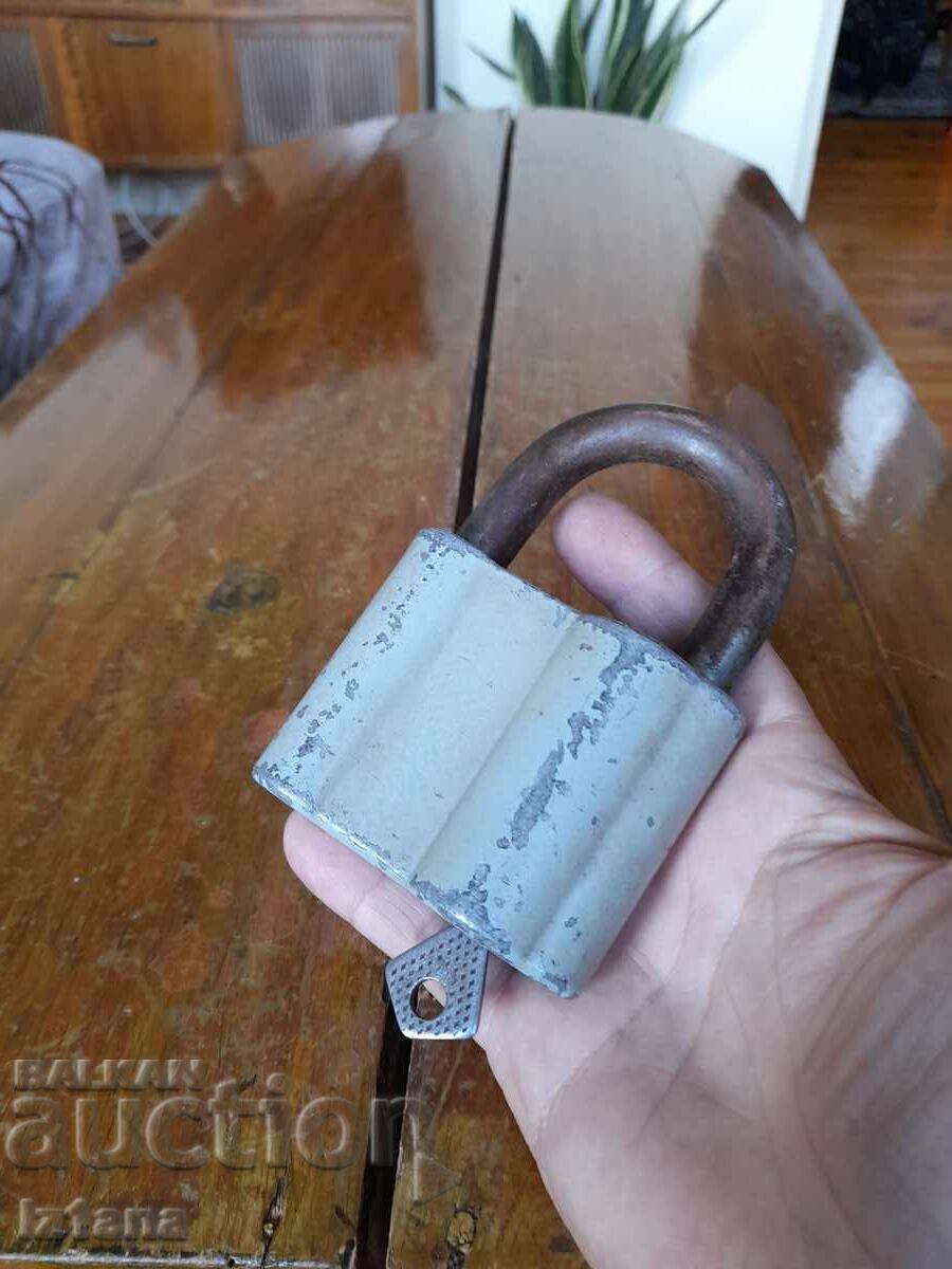 Παλιό λουκέτο, βαλίτσα με τιμή 27.00 BGN | € 13.80