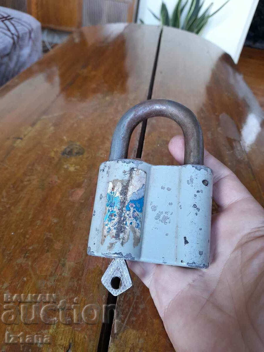 Παράδοση Παλιό λουκέτο, βαλίτσα