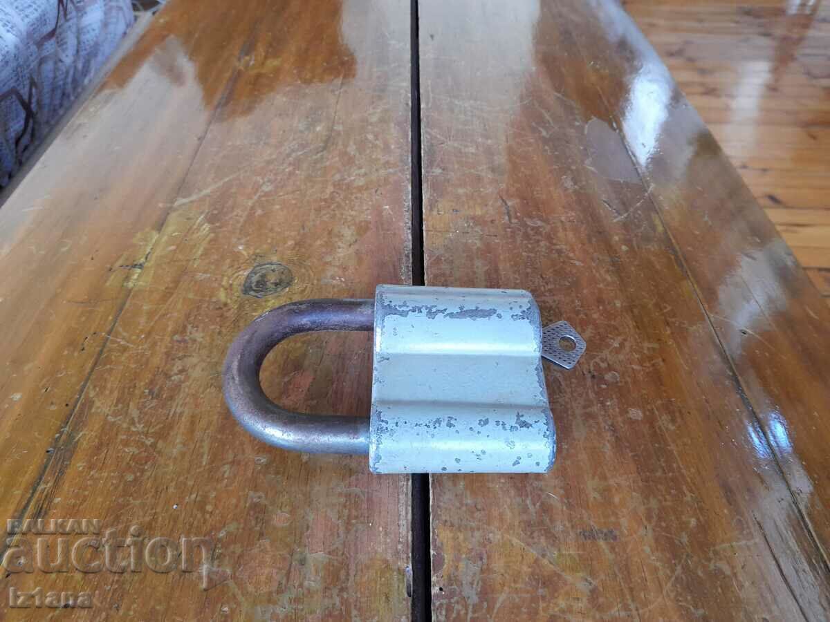 Παλιό λουκέτο, βαλίτσα