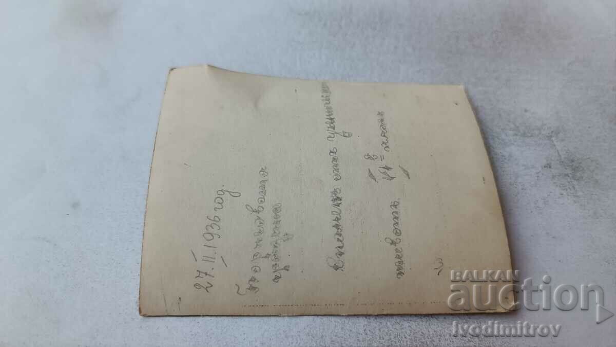 Photo Sofia Women and a little girl on a bench in Bor. a garden with price 2.35 BGN | € 1.20 Photo Sofia Women and a little girl on a bench in Bor. a garden with price 2.35 BGN | € 1.20